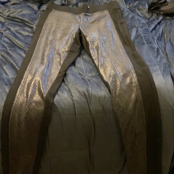 Cache Snakeskin Leggings - Picture 3 of 4